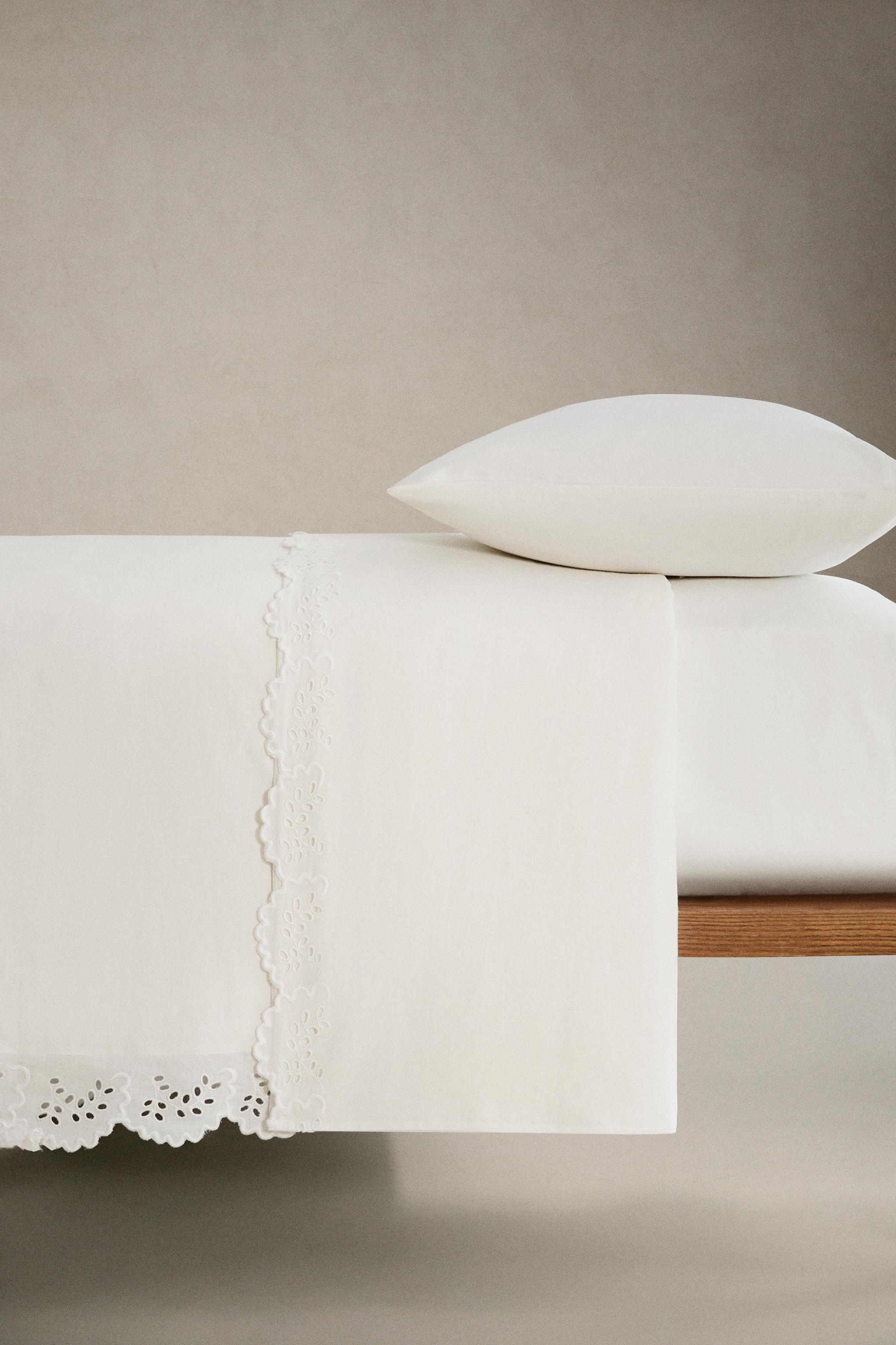 DRAP DE DESSUS BRODERIE FESTON